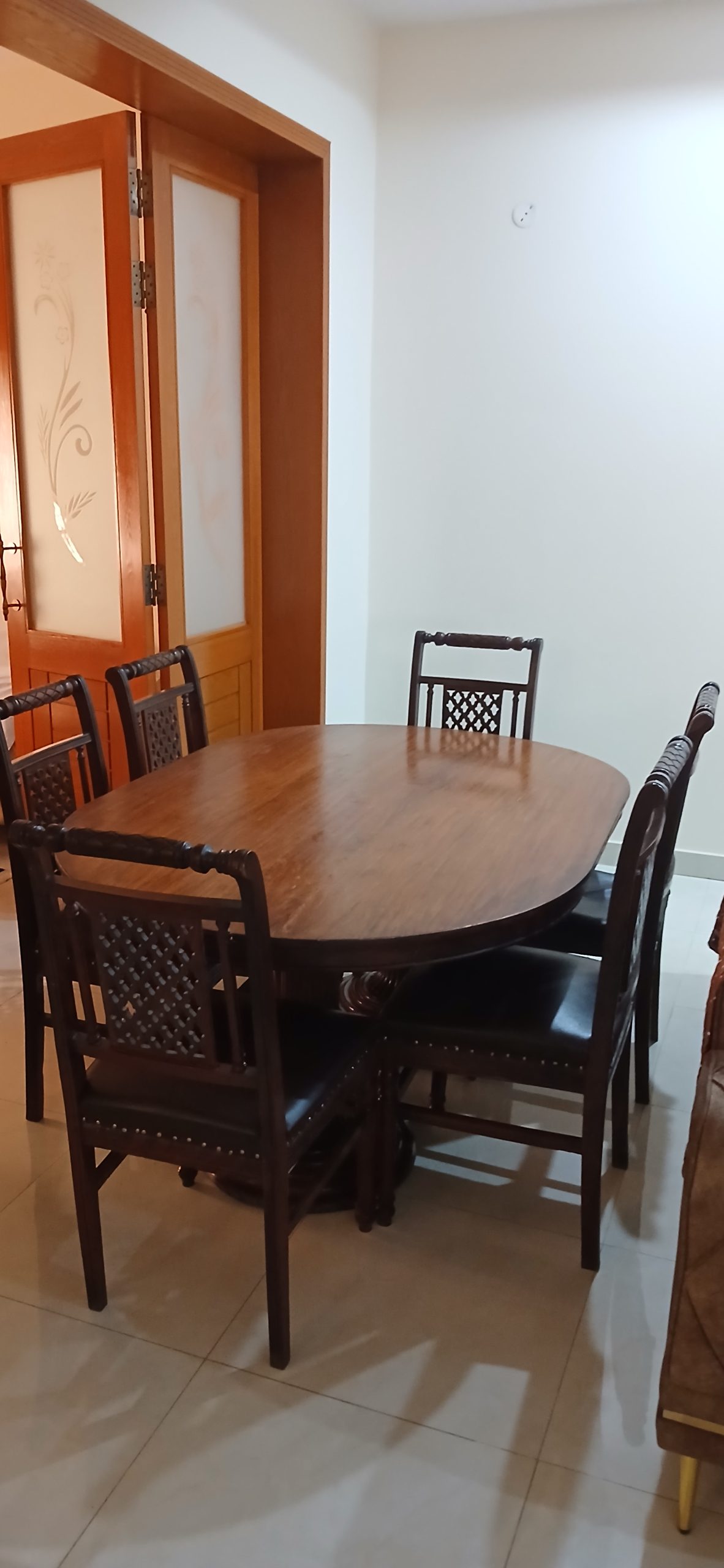 Used Dining table of pure sheesham wood 9.5/10 condition for sale – 6 person seating- Price = 50000