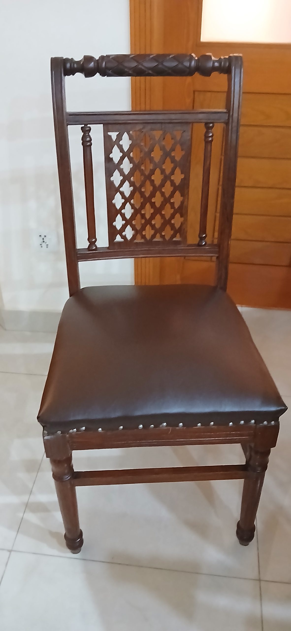 Used Dining table of pure sheesham wood 9.5/10 condition for sale – 6 person seating- Price = 50000