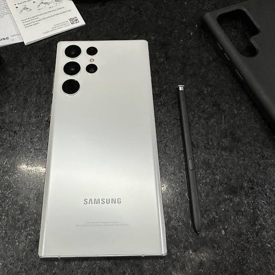 Samsung S22 Ultra 12 Gb / 512 GB Official PTA Approved .