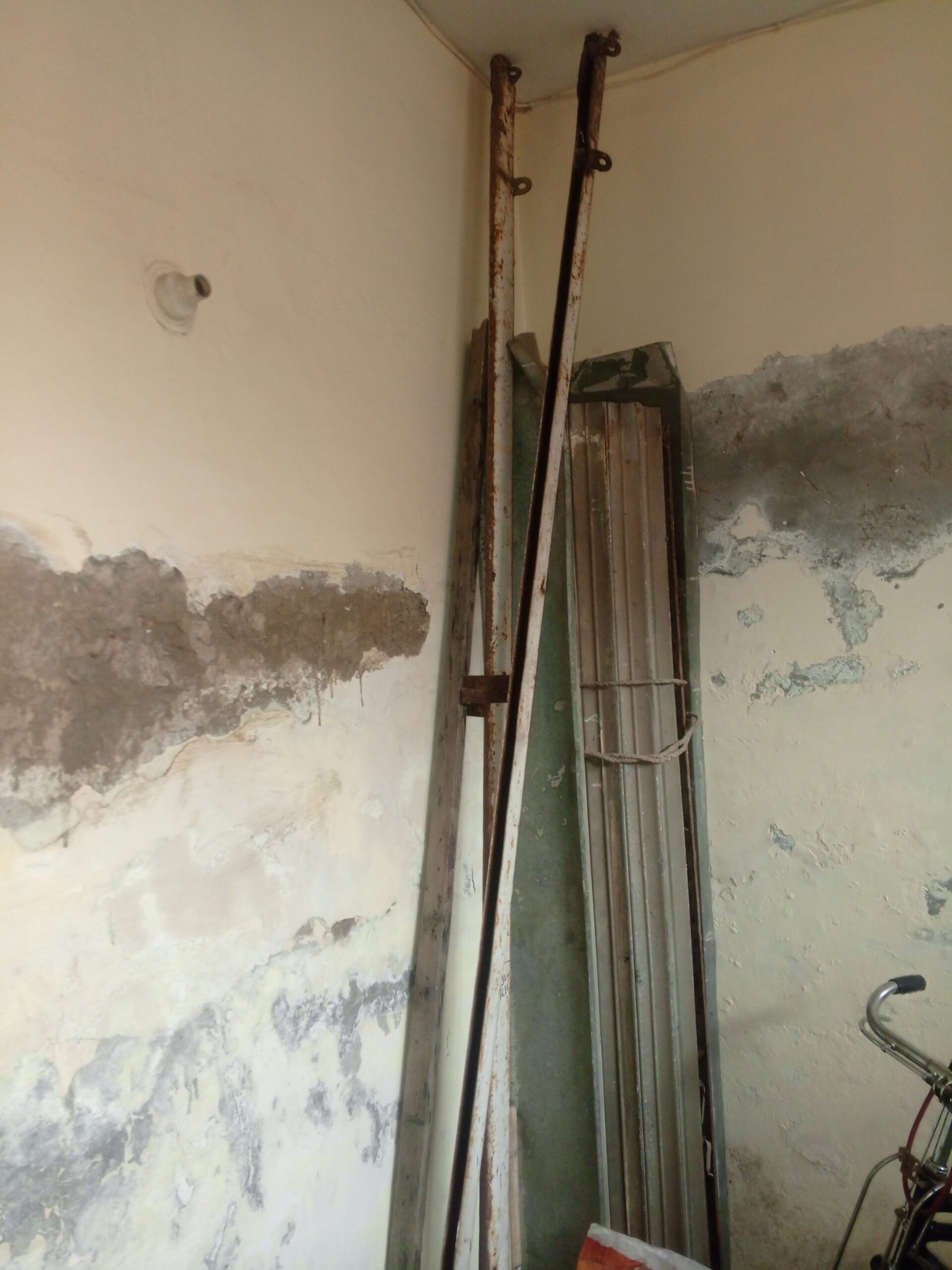 Shutter 7.5 feet x 9.5 feet