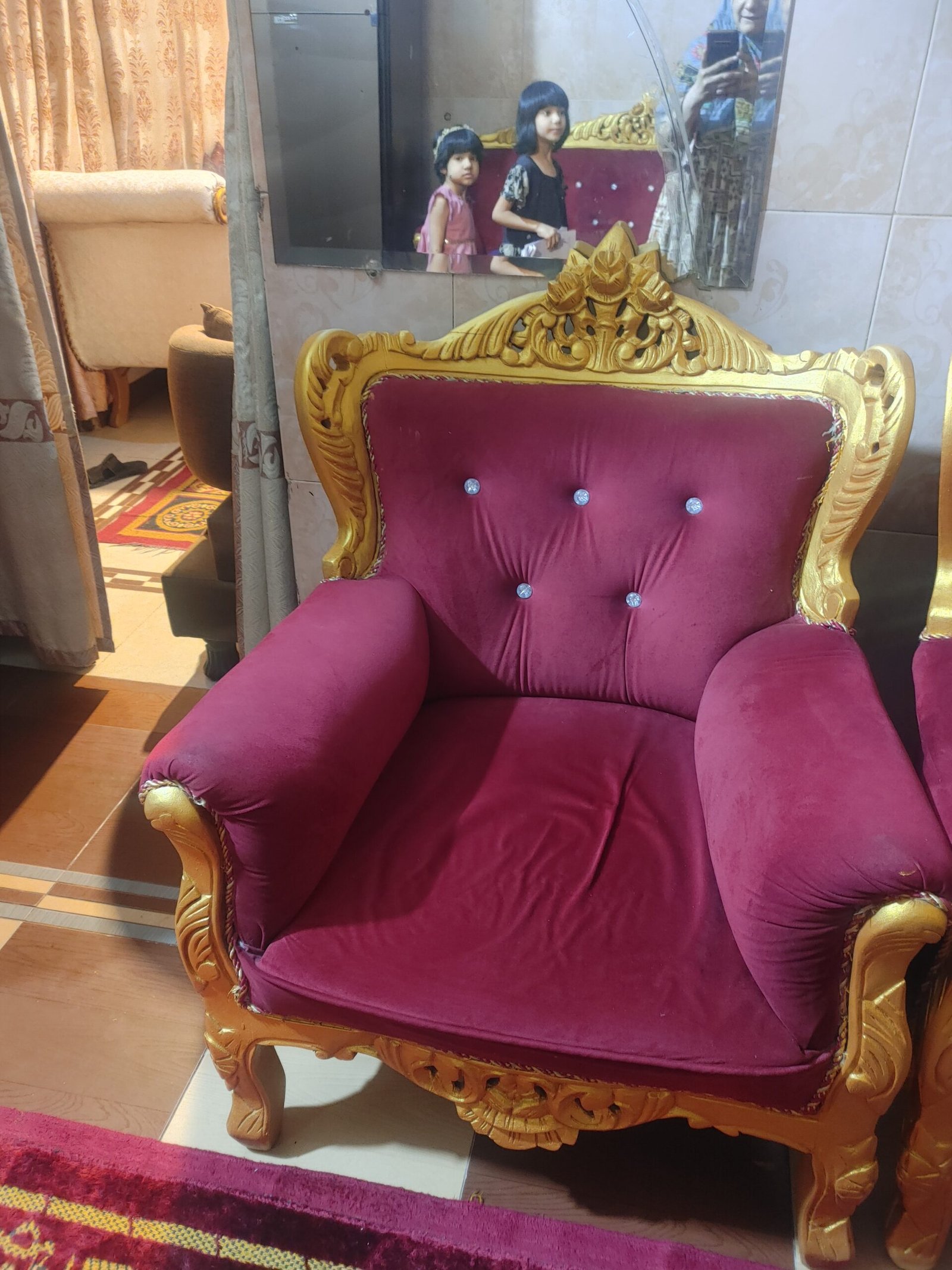 3,1,1 wooden crown sofa
