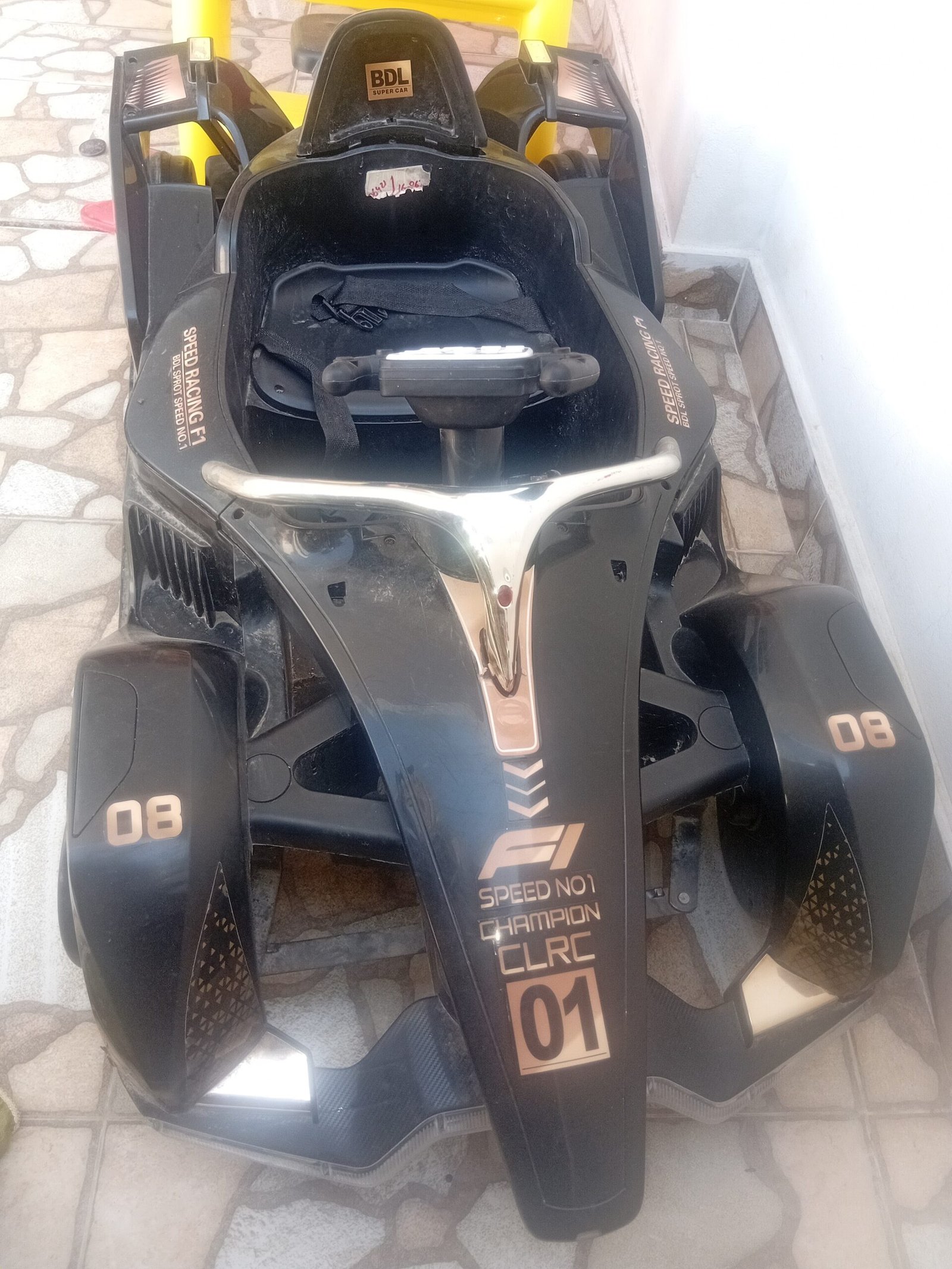 Kids electronic car
