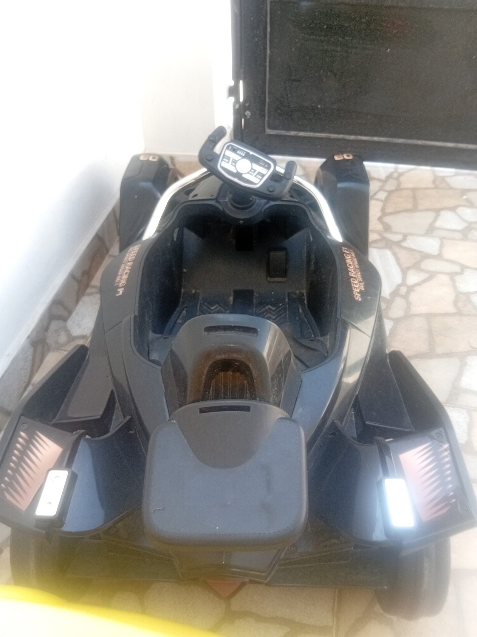 Kids electronic car