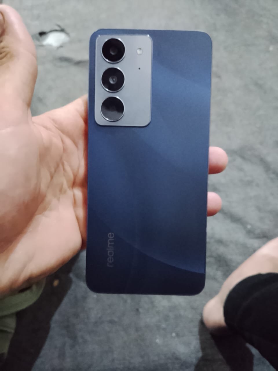 Realme c75x 6 month varnty waterpak daba charing Sath 10bey