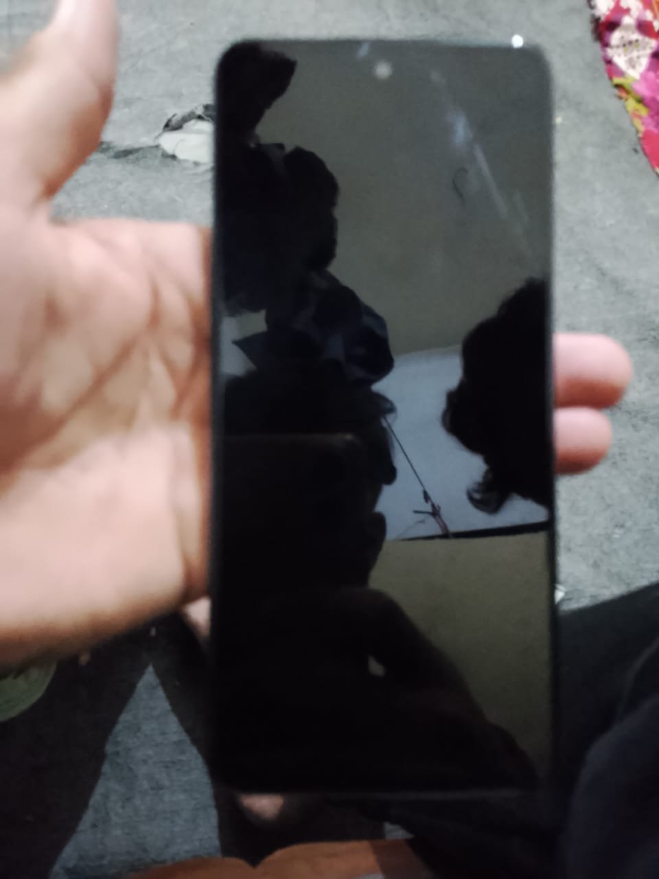 Realme c75x 6 month varnty waterpak daba charing Sath 10bey