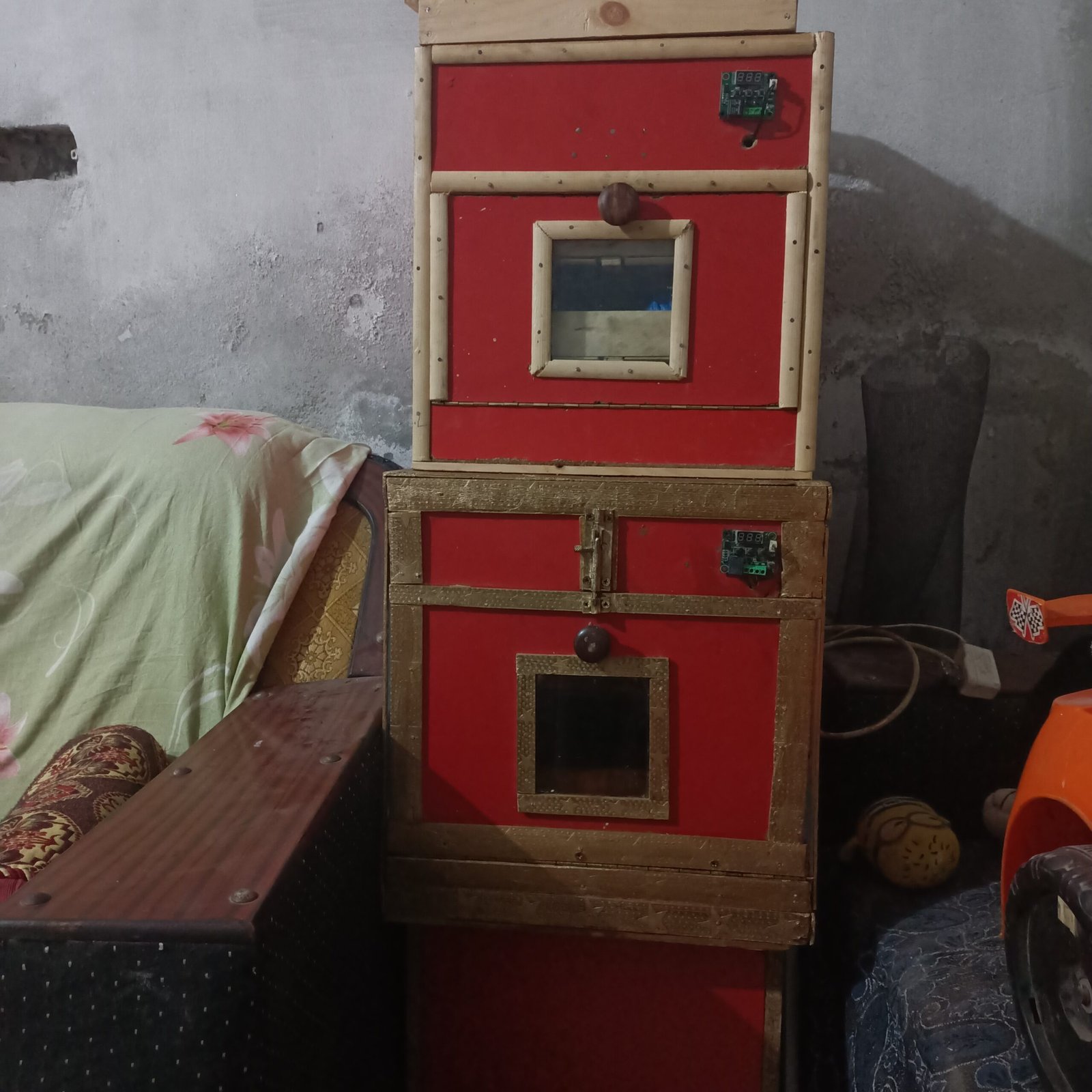 Incubators , egg hatching machine