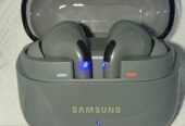 Samsung Galaxy Buds 3 – Futuristic Design,