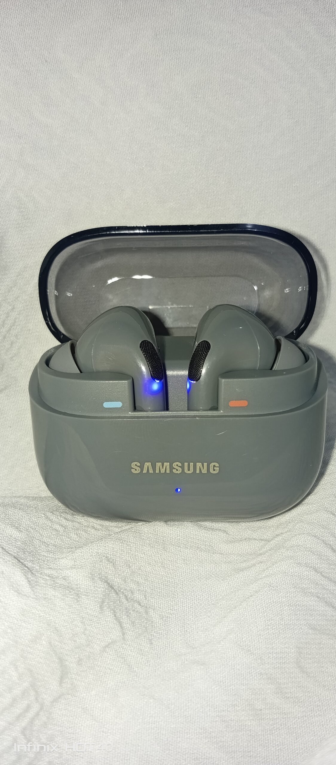 Samsung Galaxy Buds 3 – Futuristic Design,