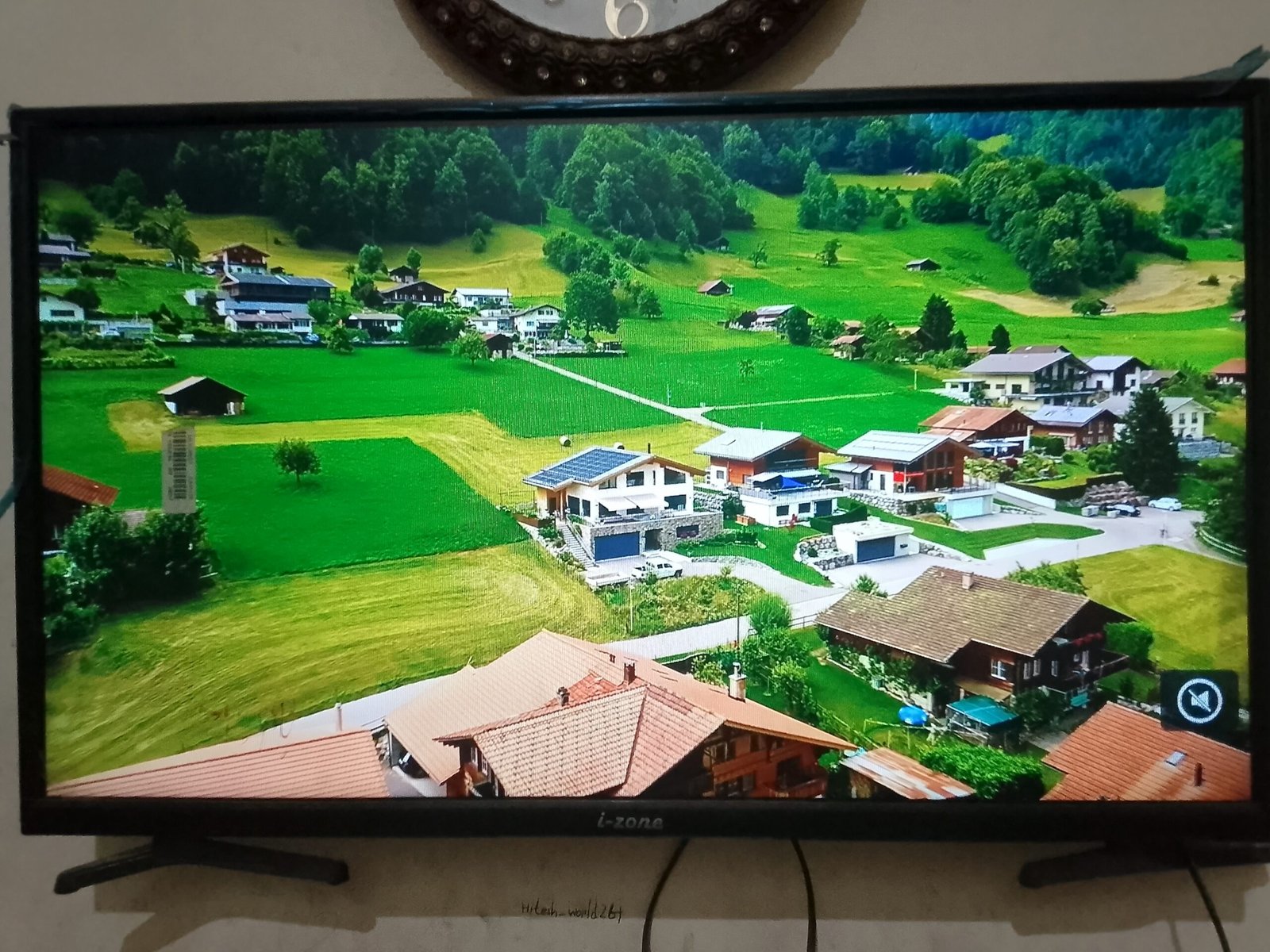 i-zone 32 inch smart led good condition