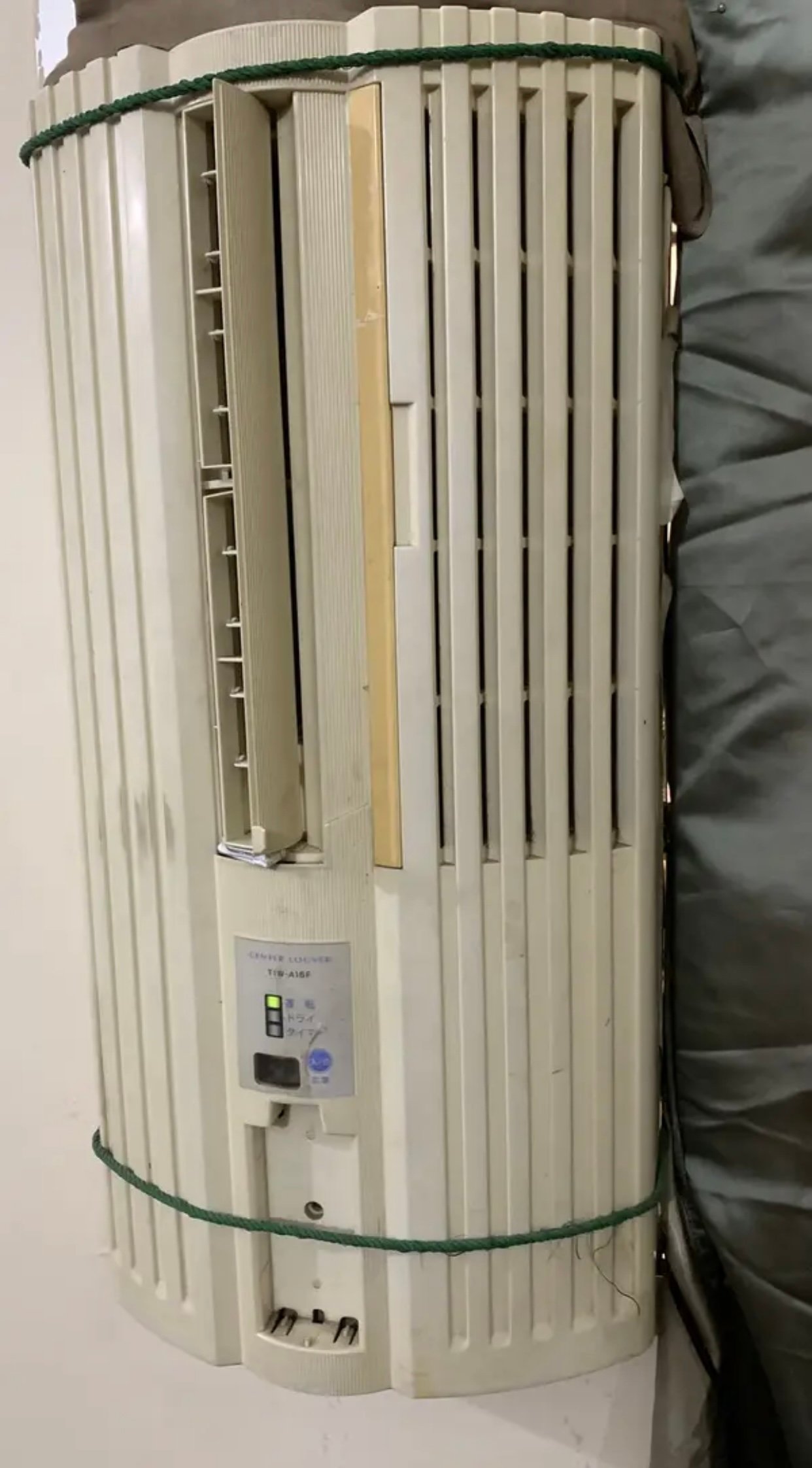 Imoprted window AC japani one hand used