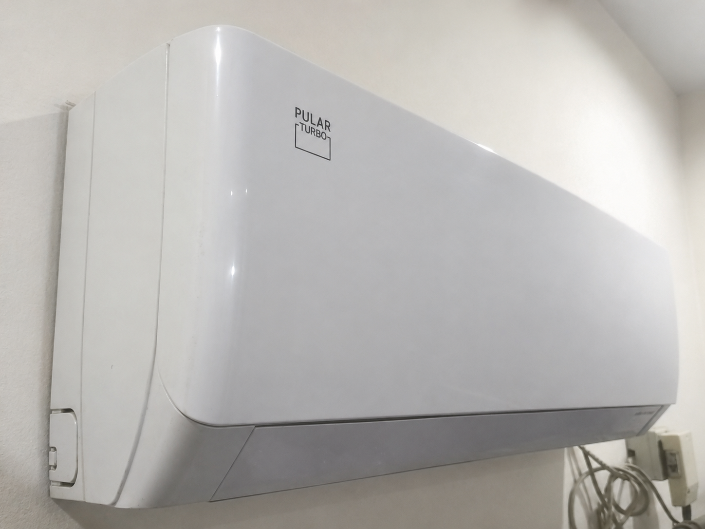 Gree polar Turbo inverter AC 1.ton Excellent No repair ever