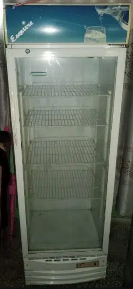 Esquire Refrigerator – Like New
