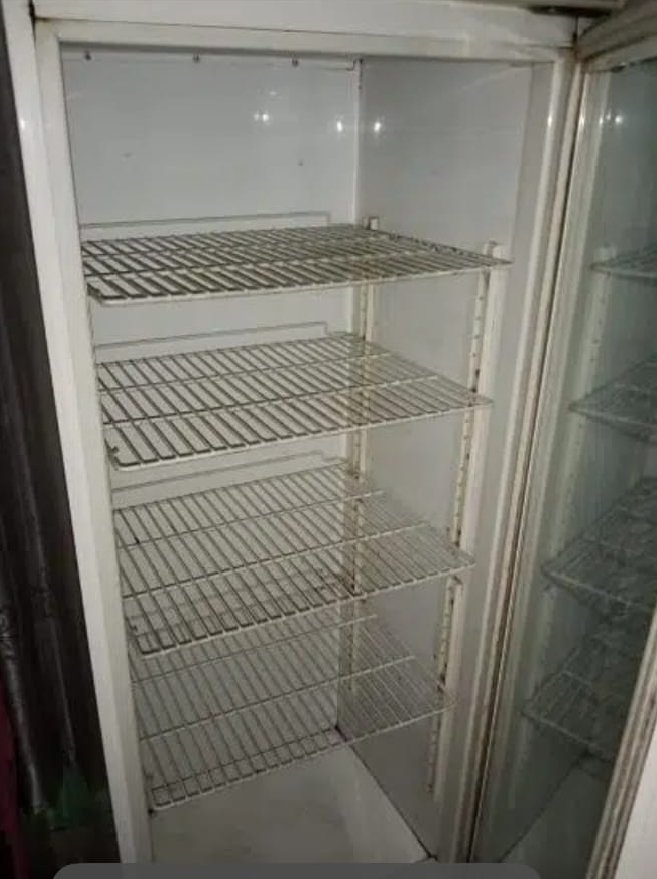 Esquire Refrigerator – Like New