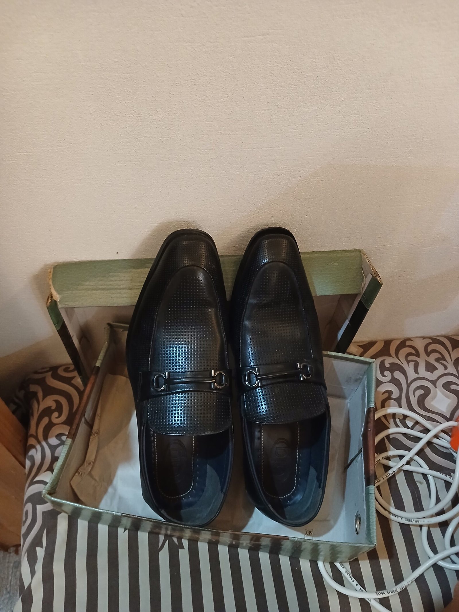 Borjan black shoes for men in size 11