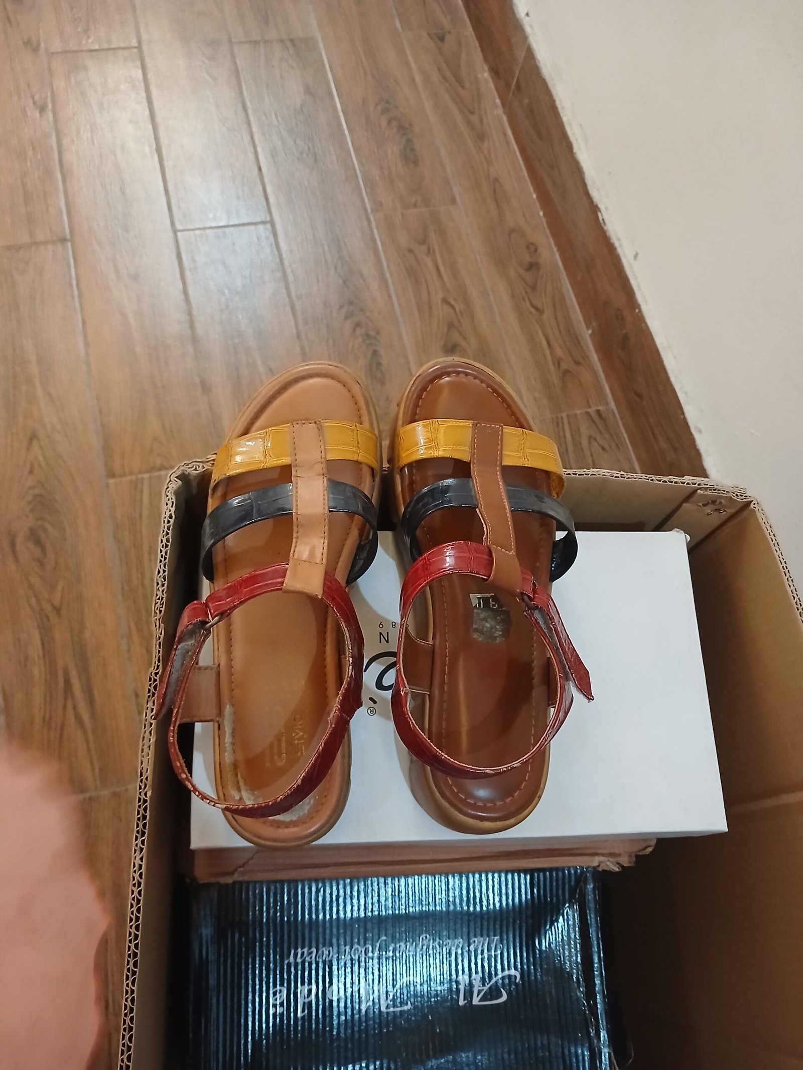 Multi colour sandle