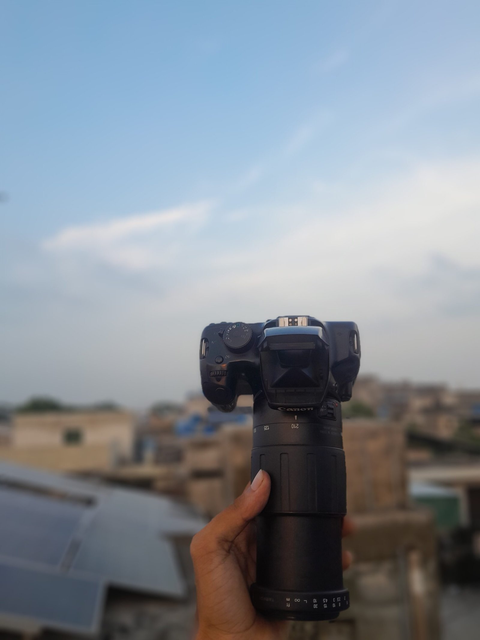 Canon 1000d with big auto lense and all asseries gift price