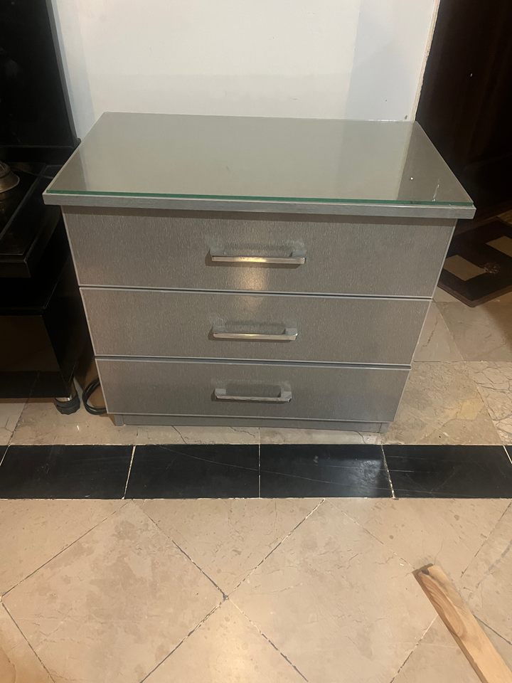 i want to sale to change the drawers
