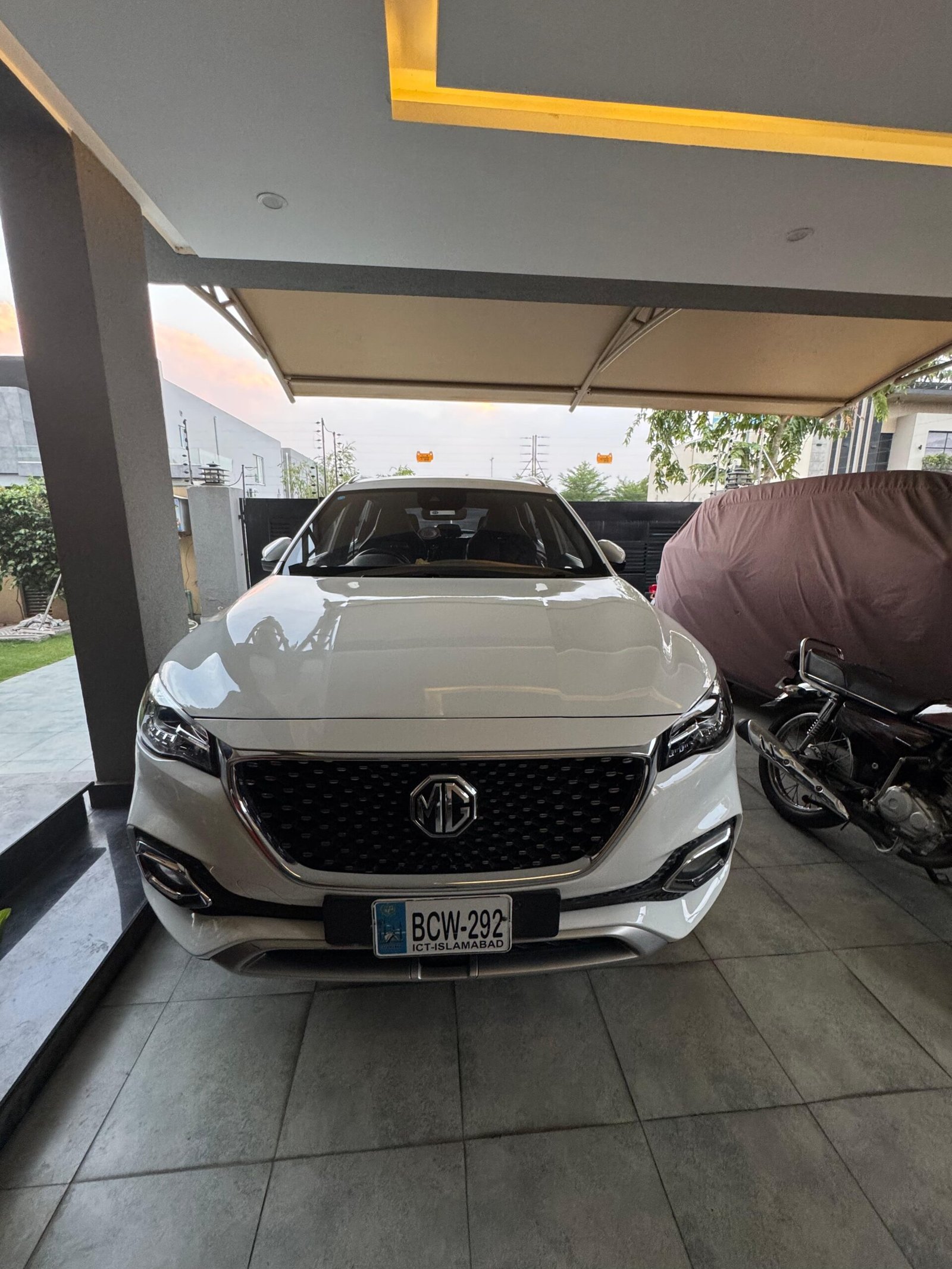 Mg car HS 2023 model 1 owner 26000 km cahli ha 2 PC tech