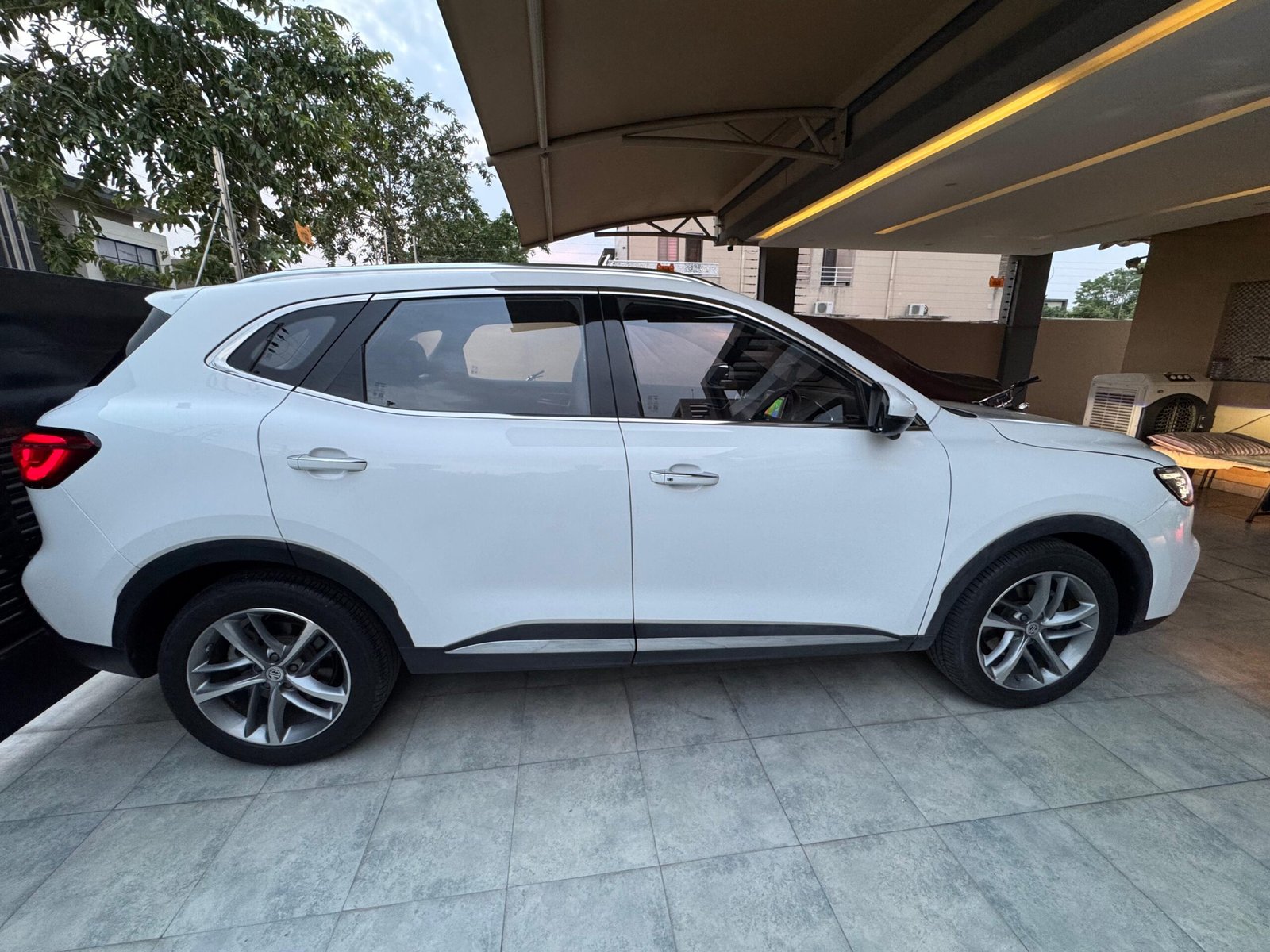 Mg car HS 2023 model 1 owner 26000 km cahli ha 2 PC tech
