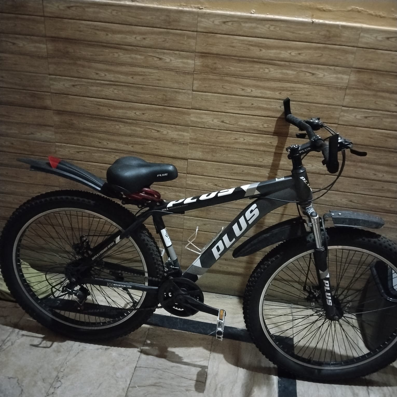 Mountain Bike 26″ PLUS | Disc Brakes | Neat & Clean