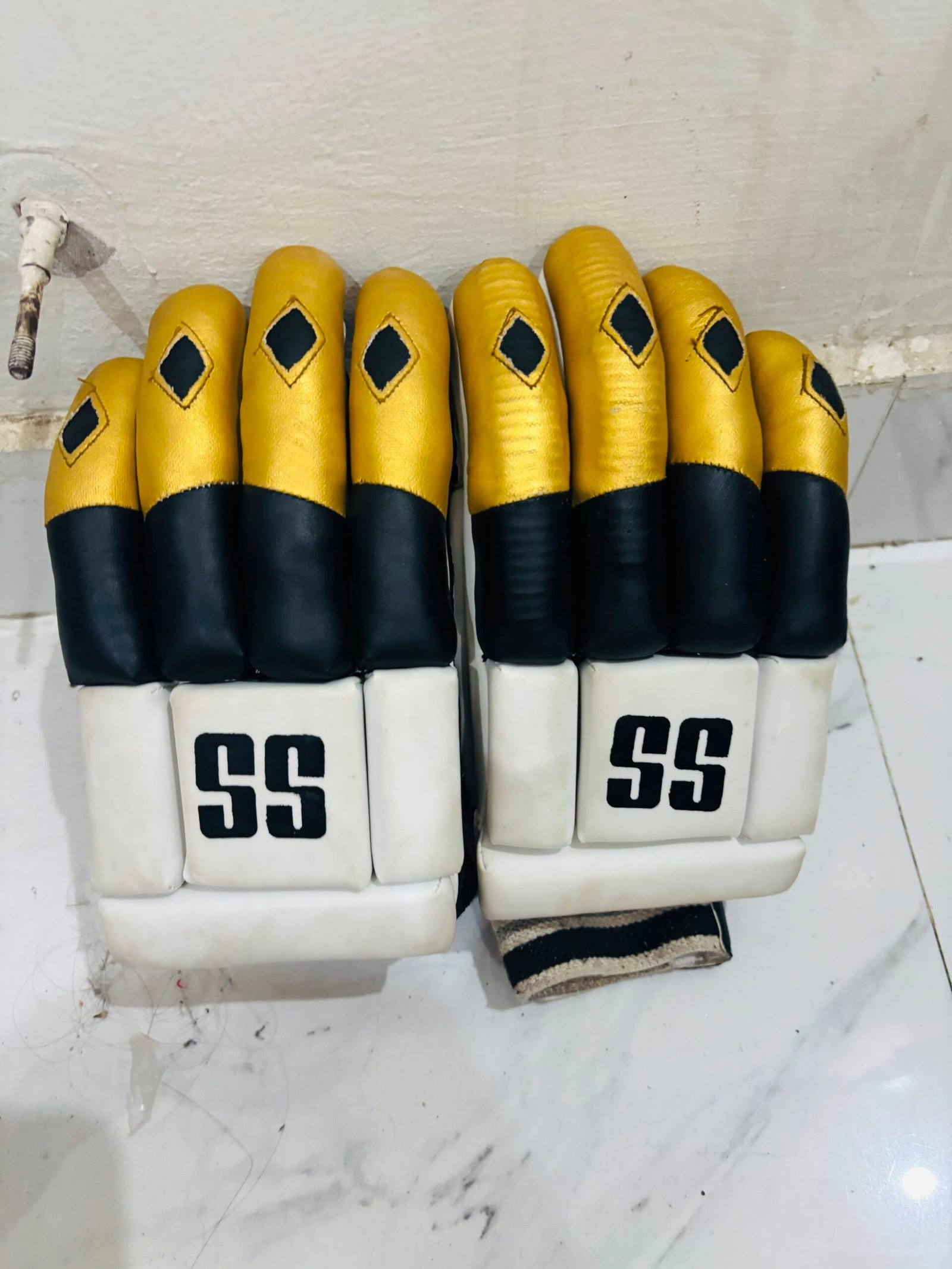 Cricket gloves only 2 month used
