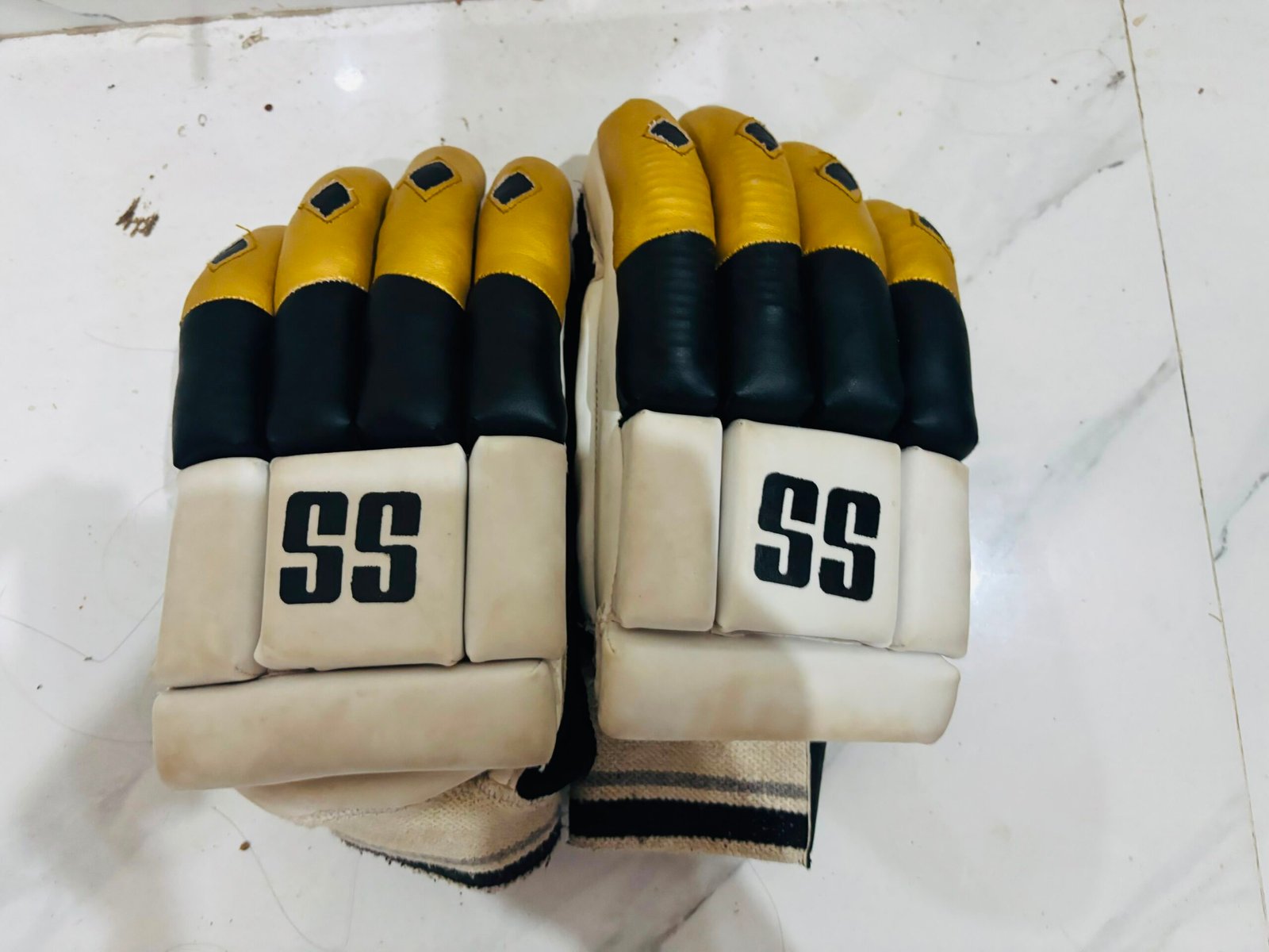 Cricket gloves only 2 month used