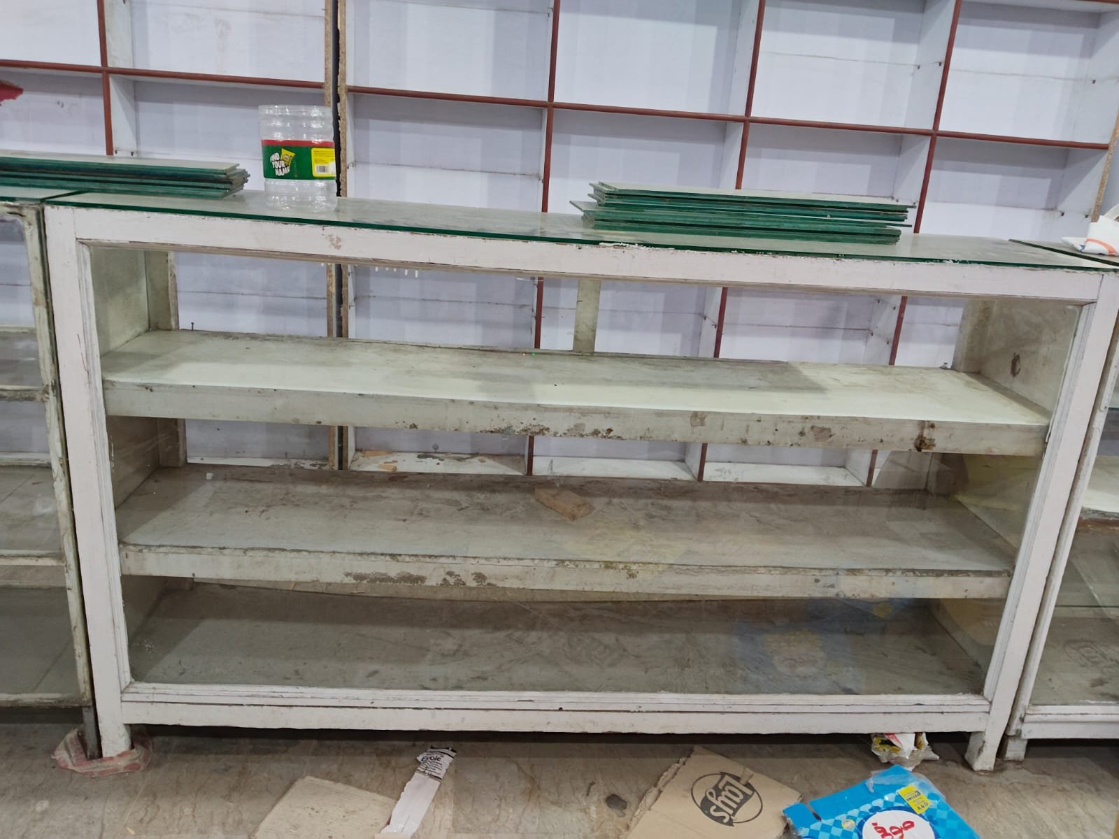 Used rack and counter condition 10by8 hai Baki all okay hai