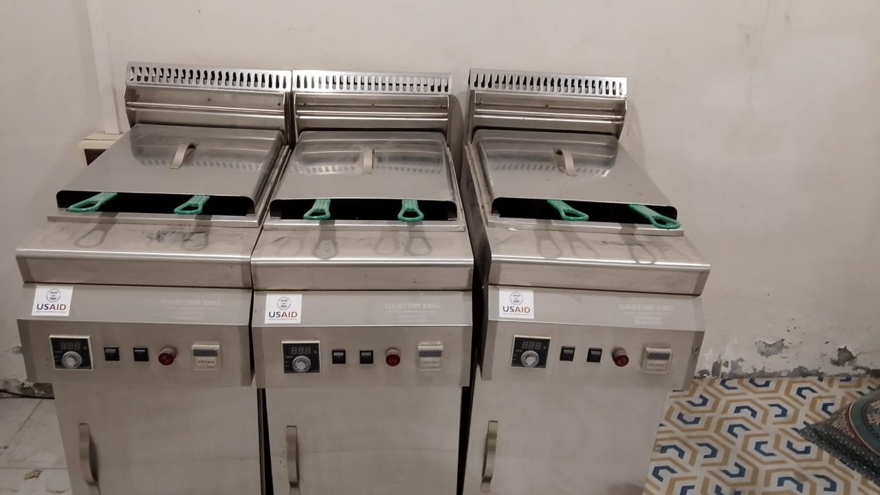 3 Fryers look like new zero time use