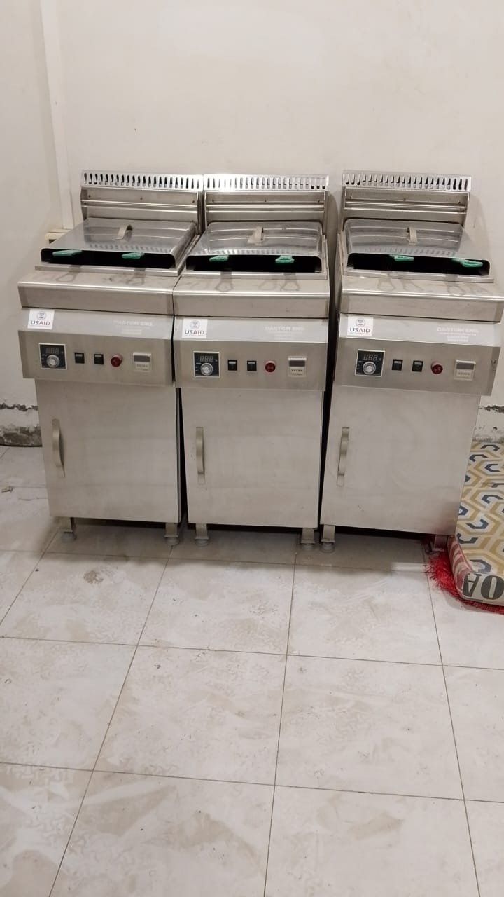 3 Fryers look like new zero time use