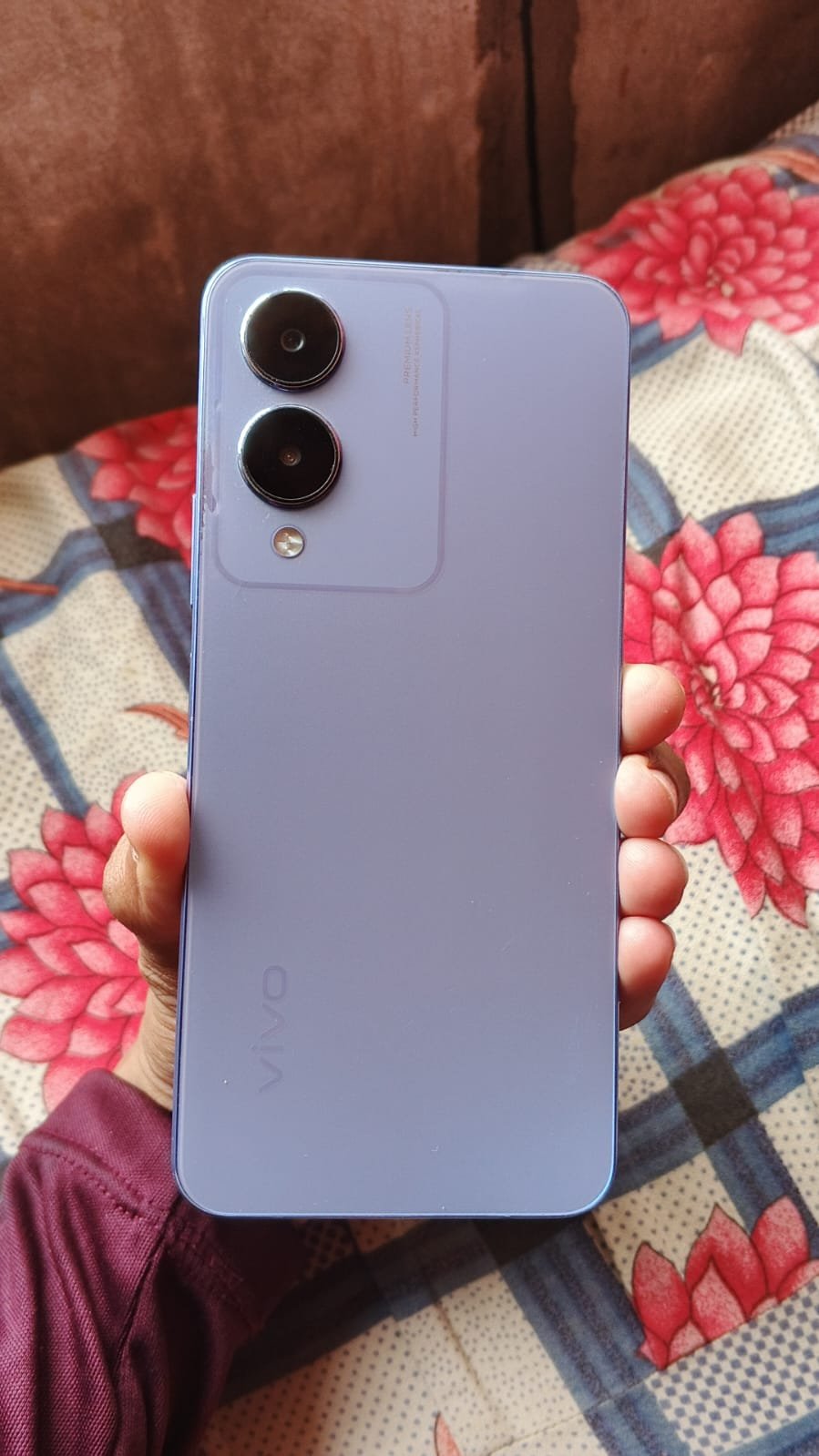 Vivo y17s 66/128 | Original Box & Charger