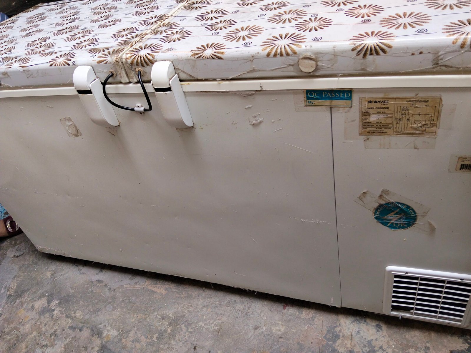 Waves freezer coll bank model no WDH 318. 3years used wrran.