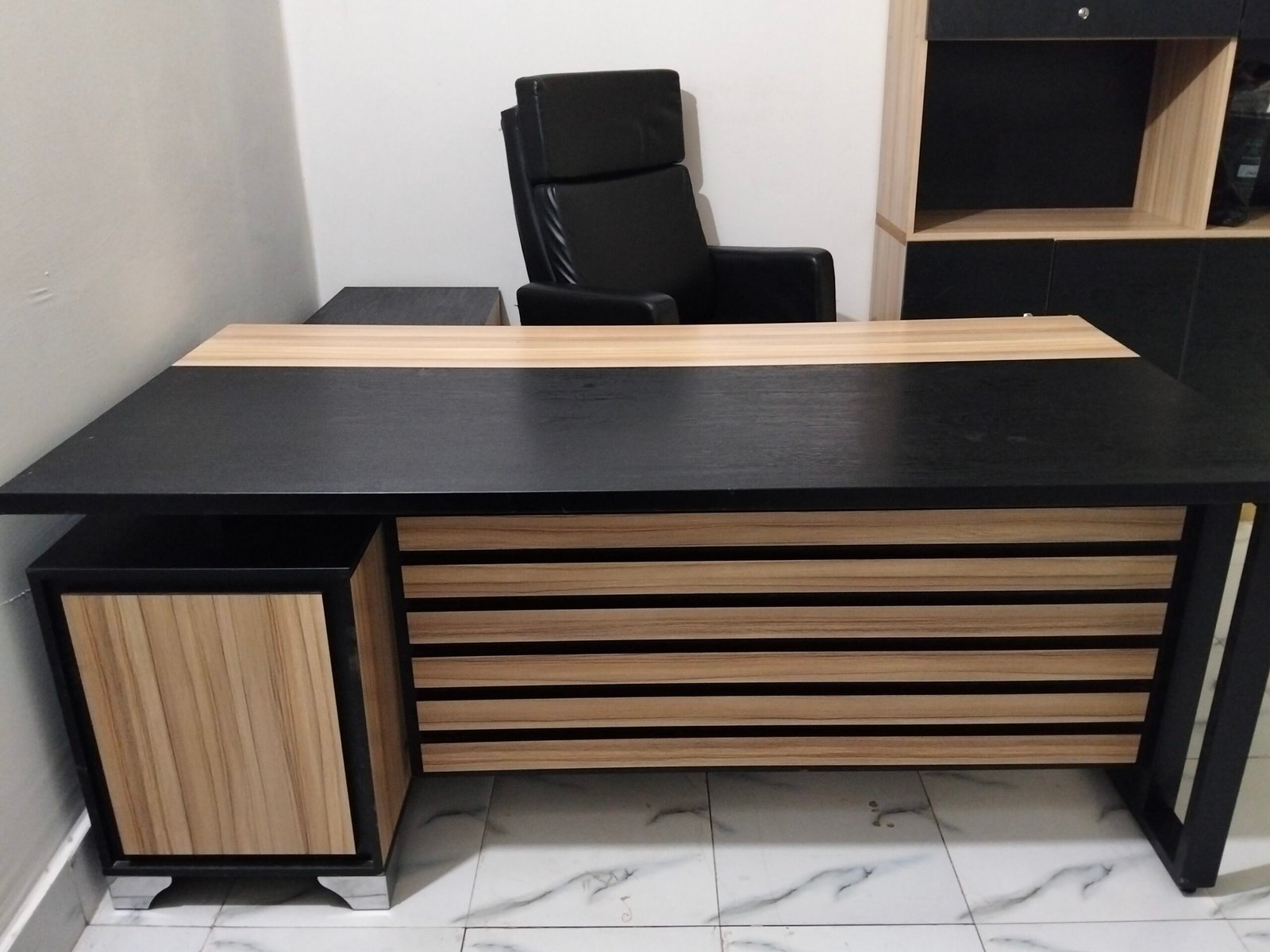 Office executive complete furniture sale on urgent basis