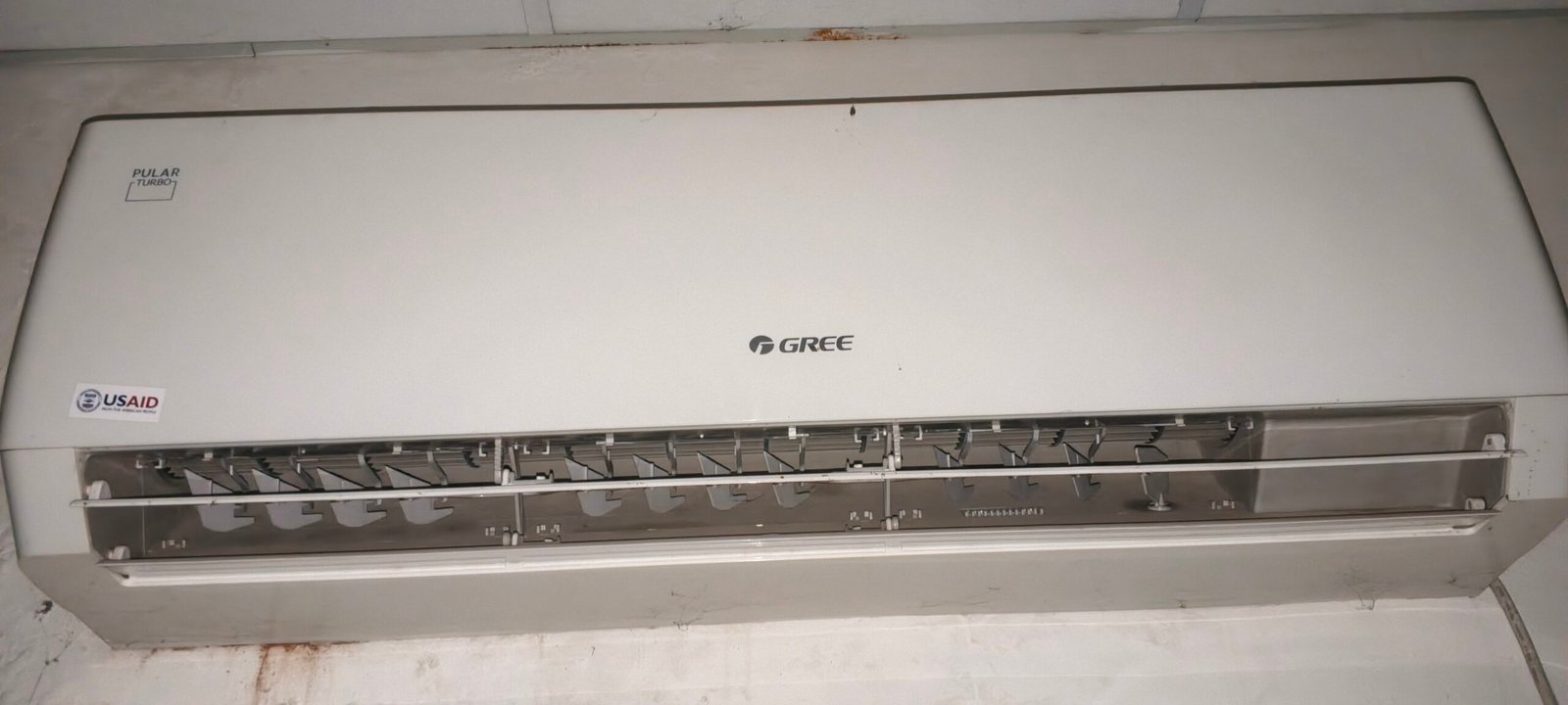 Gree 1.5 ac look like new 3 month use only waranty avalable