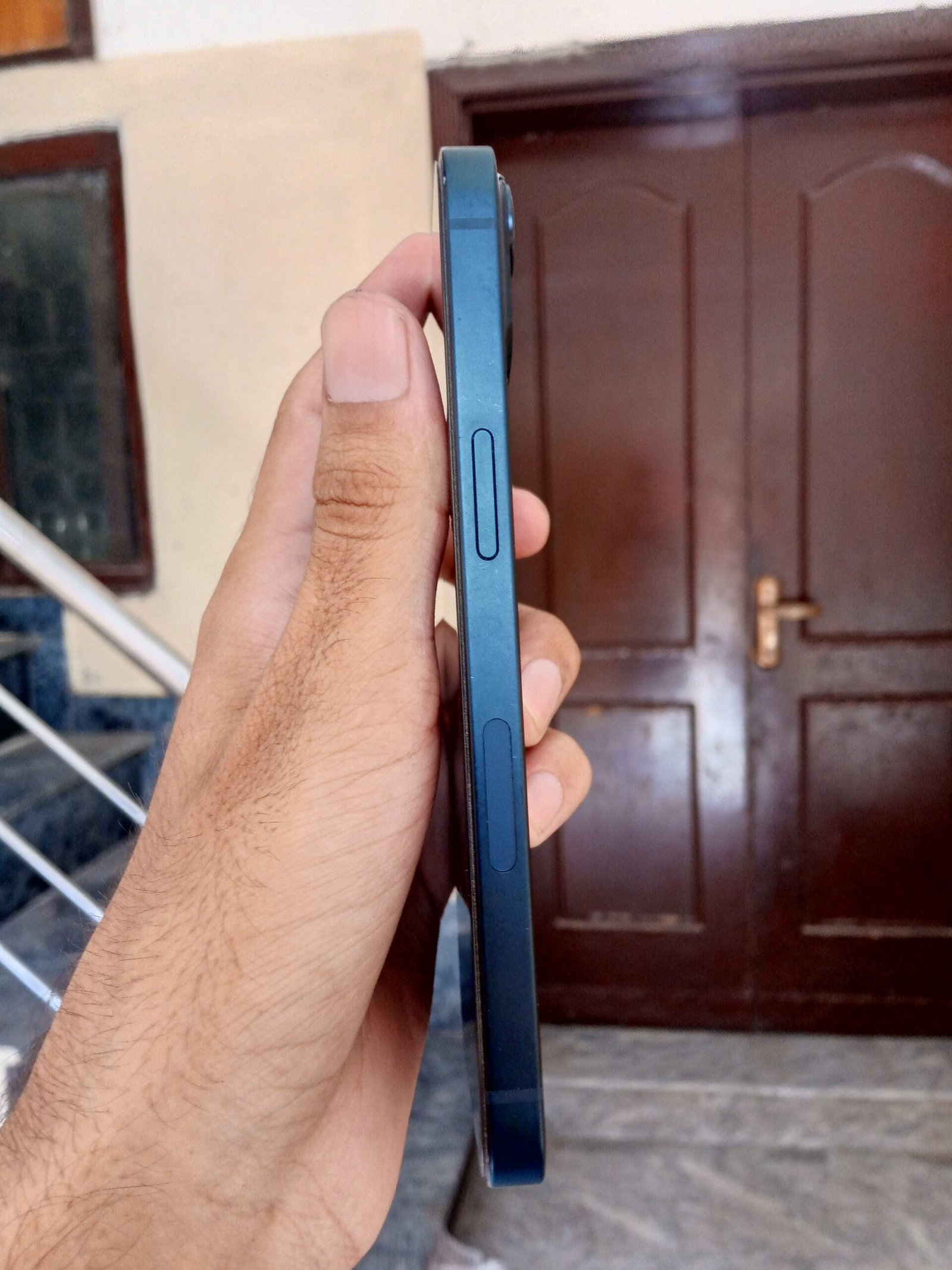 I phone 13 Jv battery health 95% color black condition okay