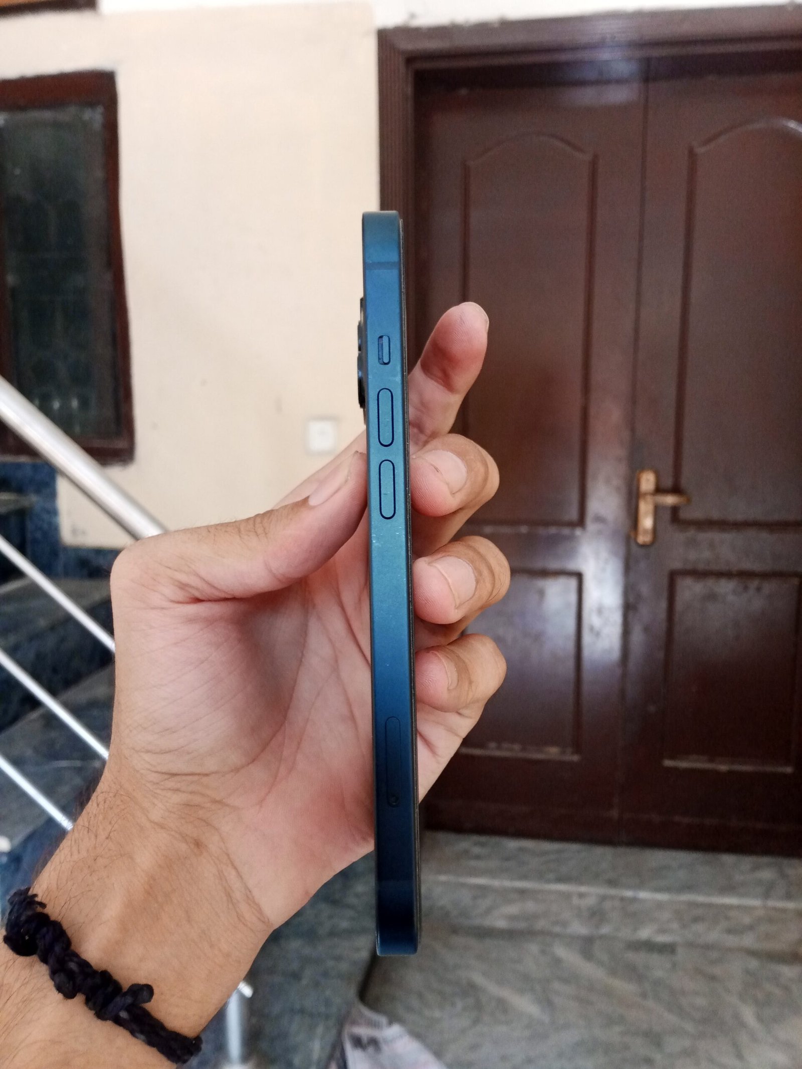I phone 13 Jv battery health 95% color black condition okay