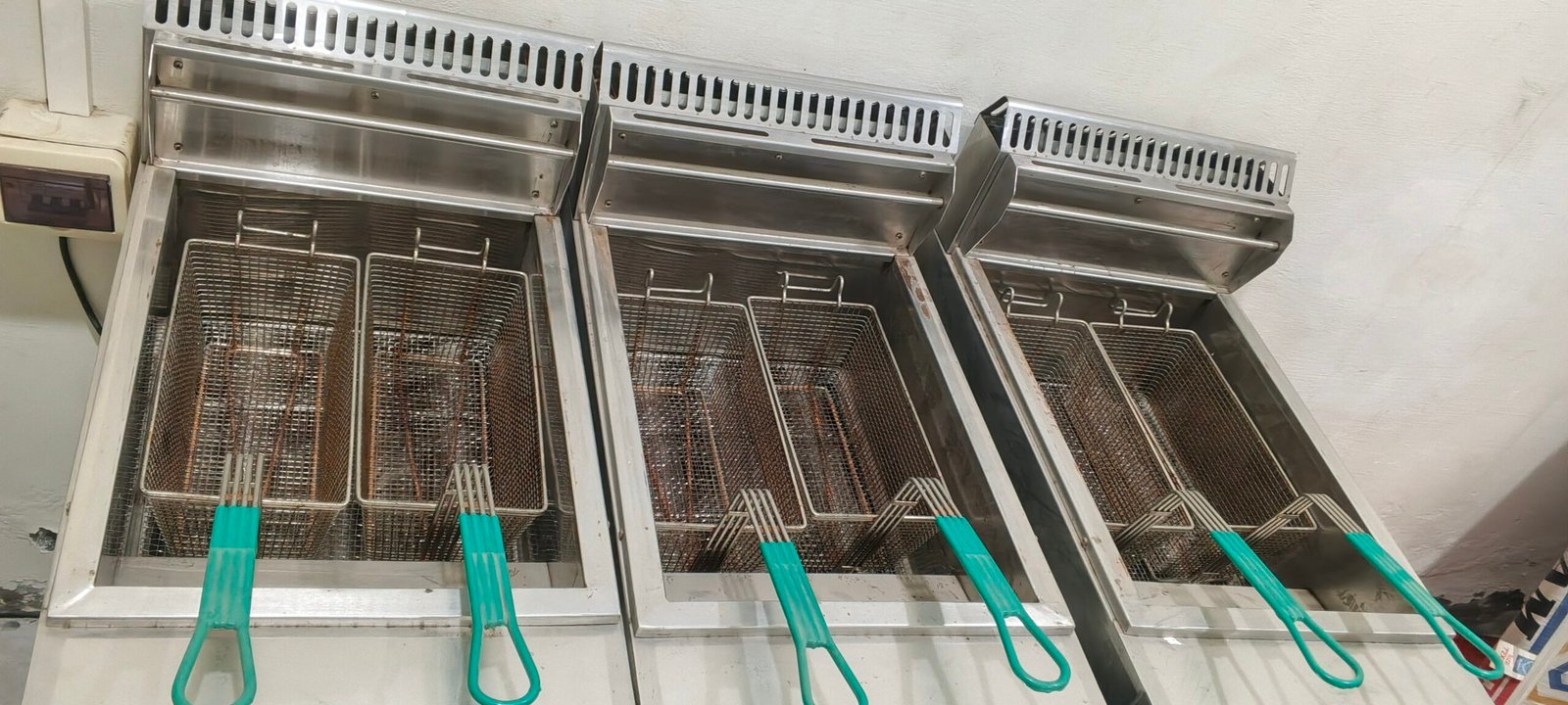 3 Fryers look like new zero time use