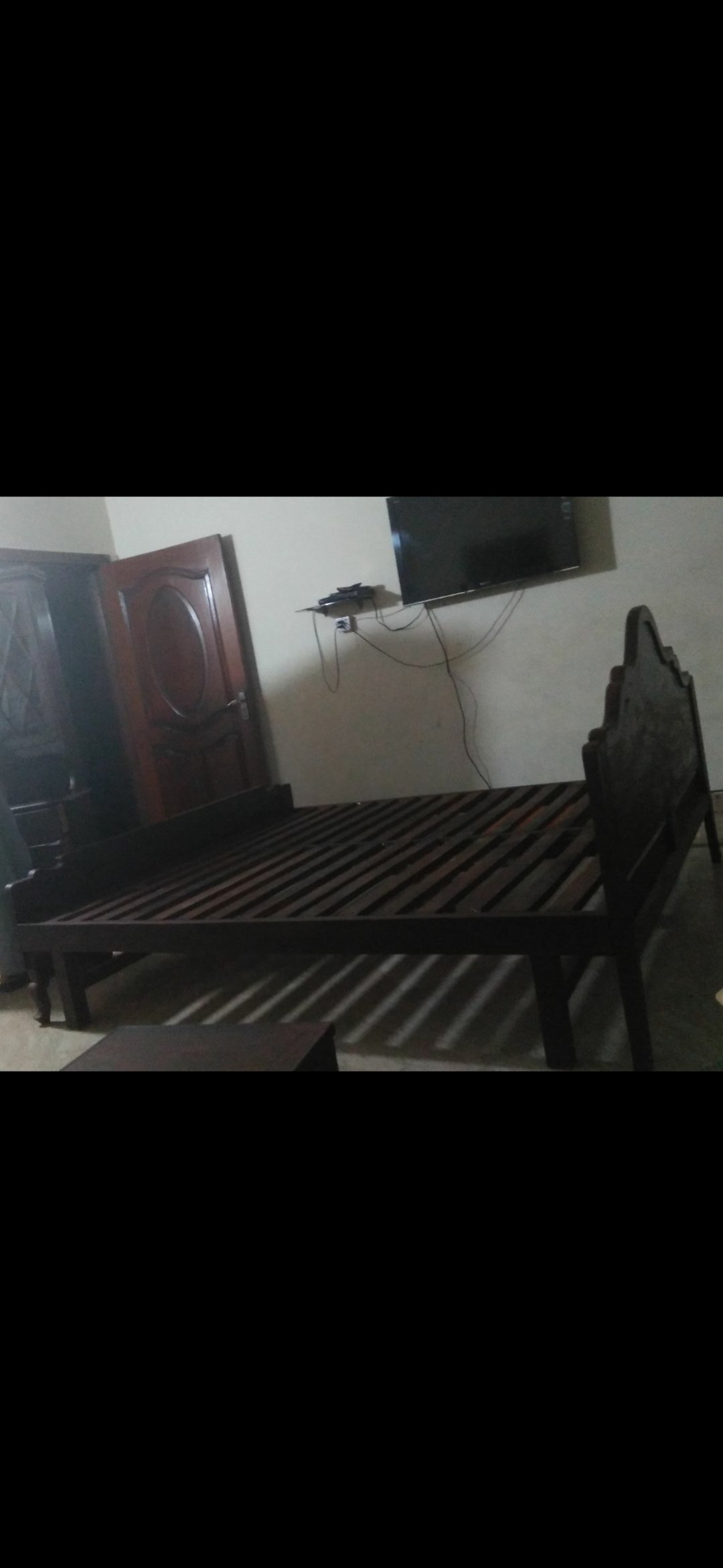Kind size bed with 1 side table