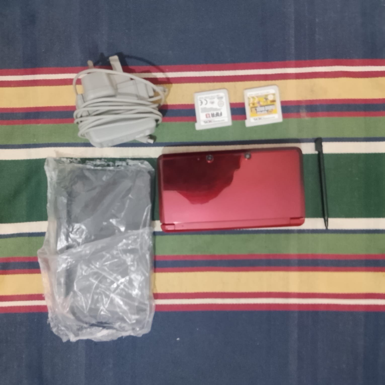 Nintendo 3DS 10/10 condition with original charger and games