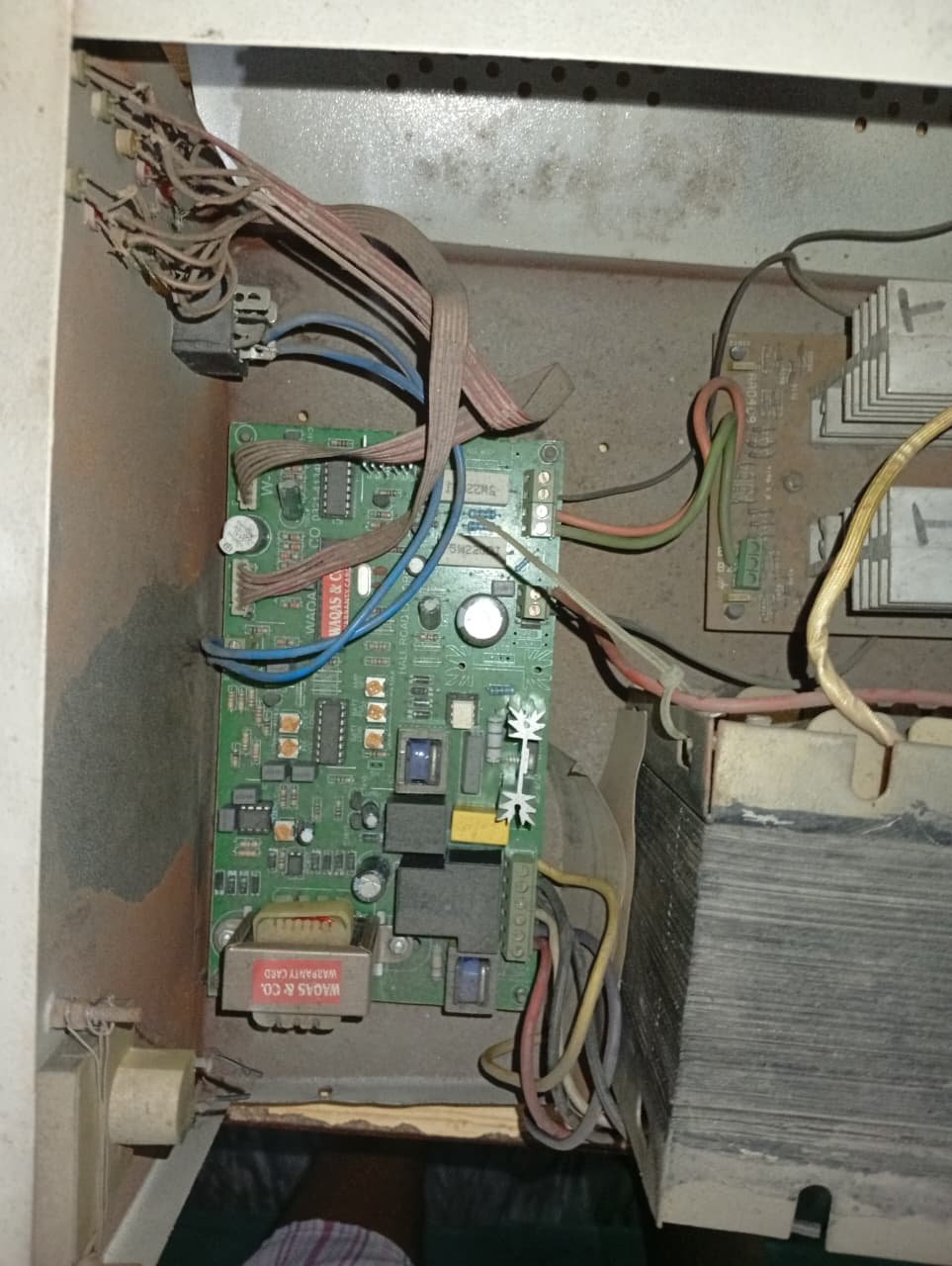 700 Watt UPS