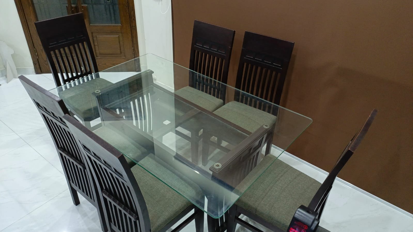 Dining table with 6 chairs- slightly used/ perfect condition