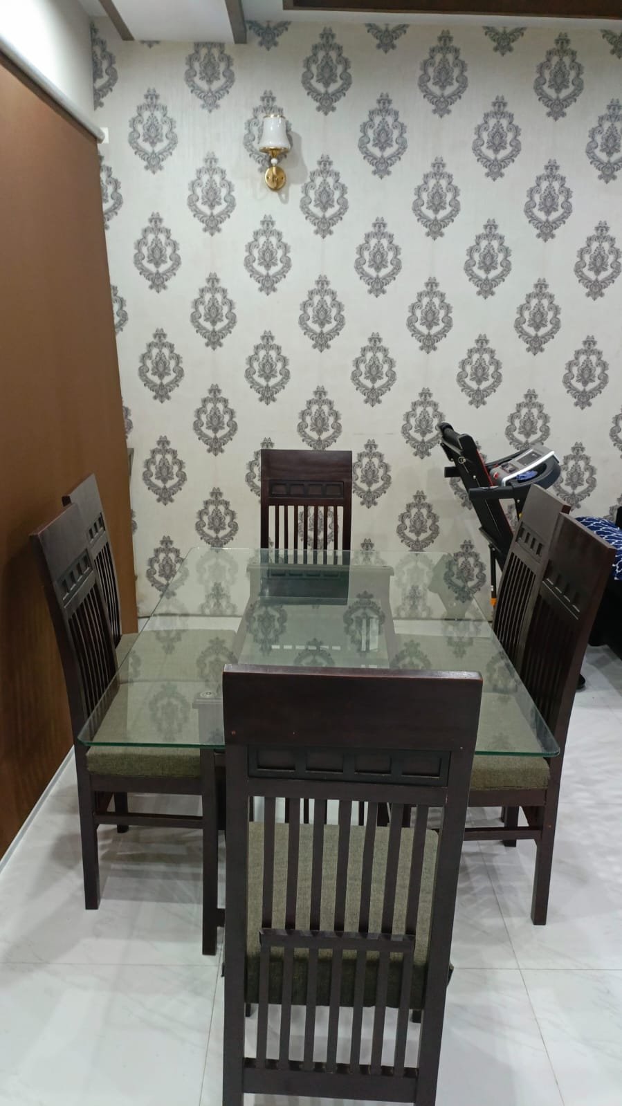 Dining table with 6 chairs- slightly used/ perfect condition