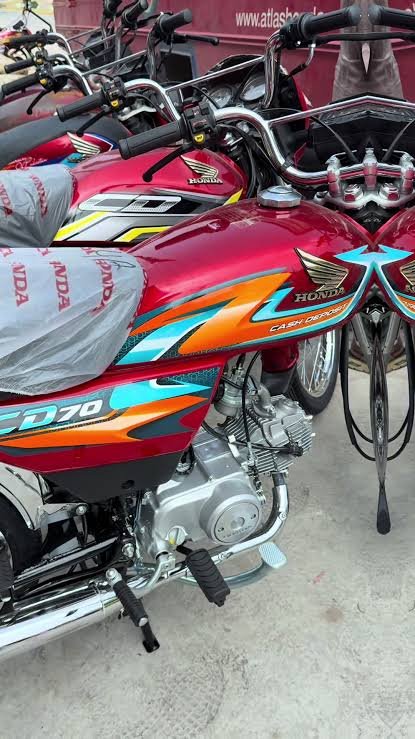 Honda CD-70 available