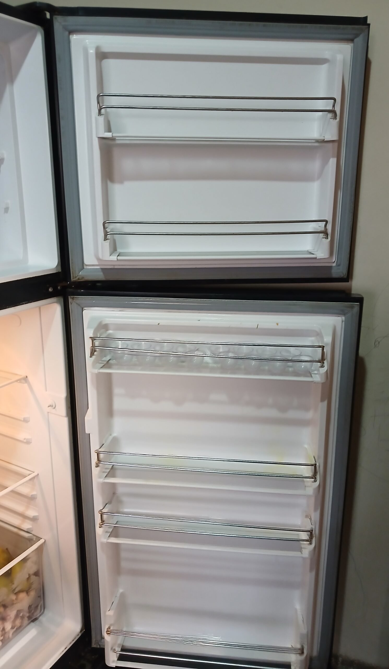 Downlance refrigerator