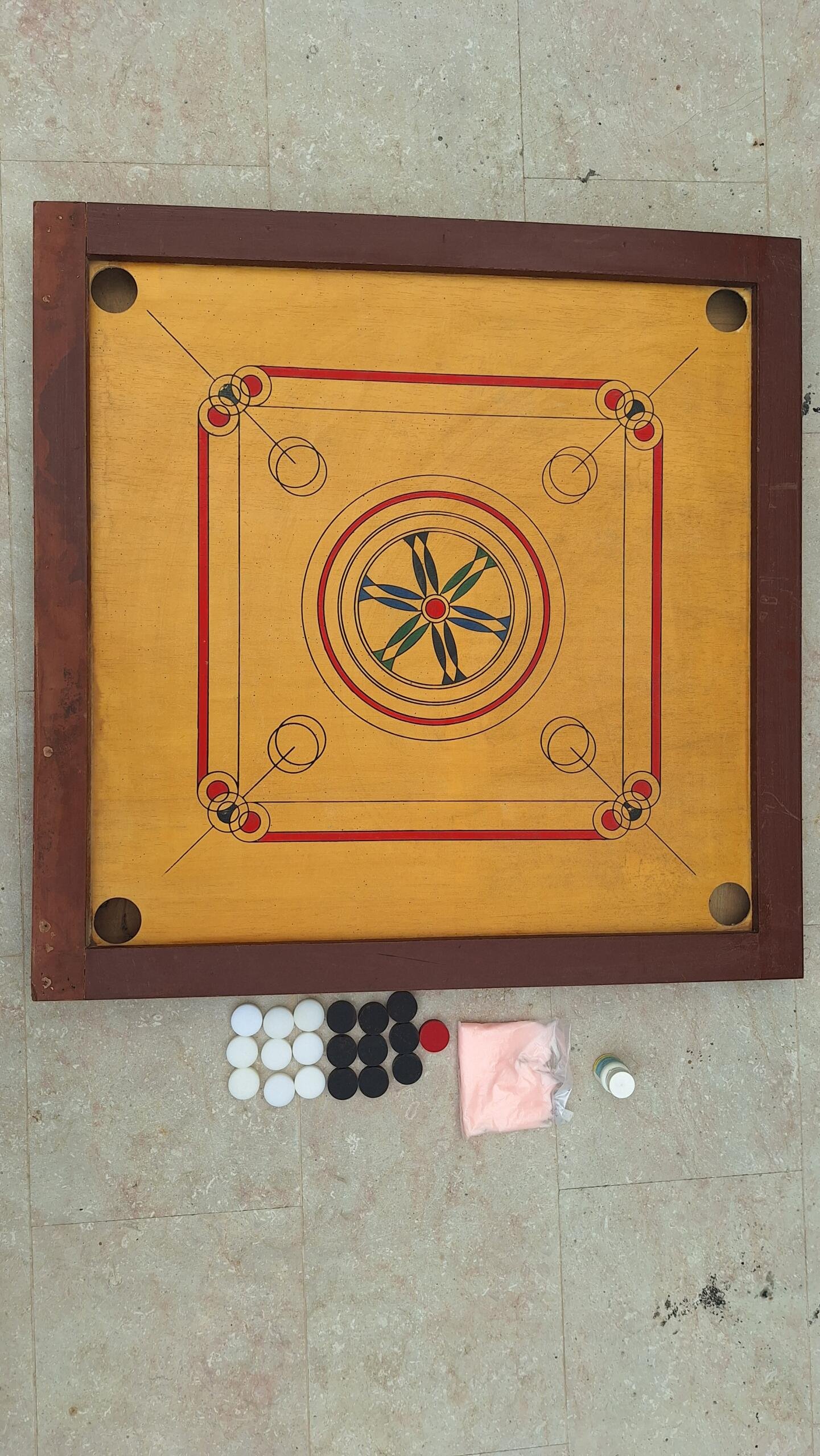 Carrom board 33×33 Inches