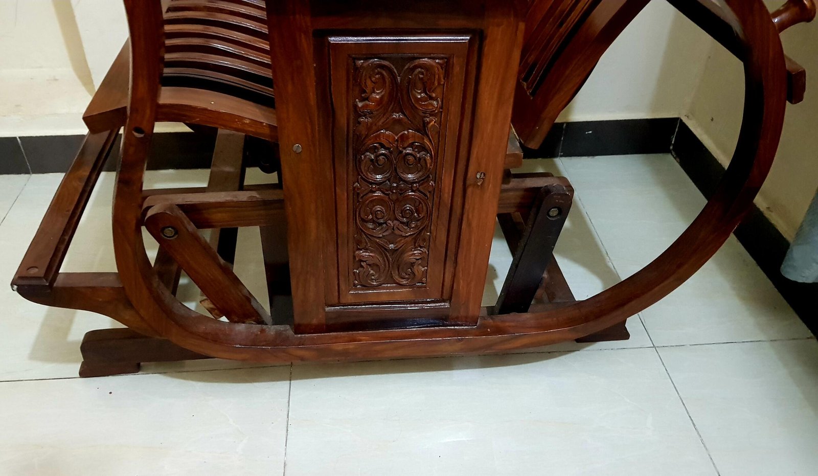 Traditional Rocking Chair Call (0*3*2*2*2*0*0*07*9*8)