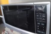 Microwave oven just like new no open no repire very less use
