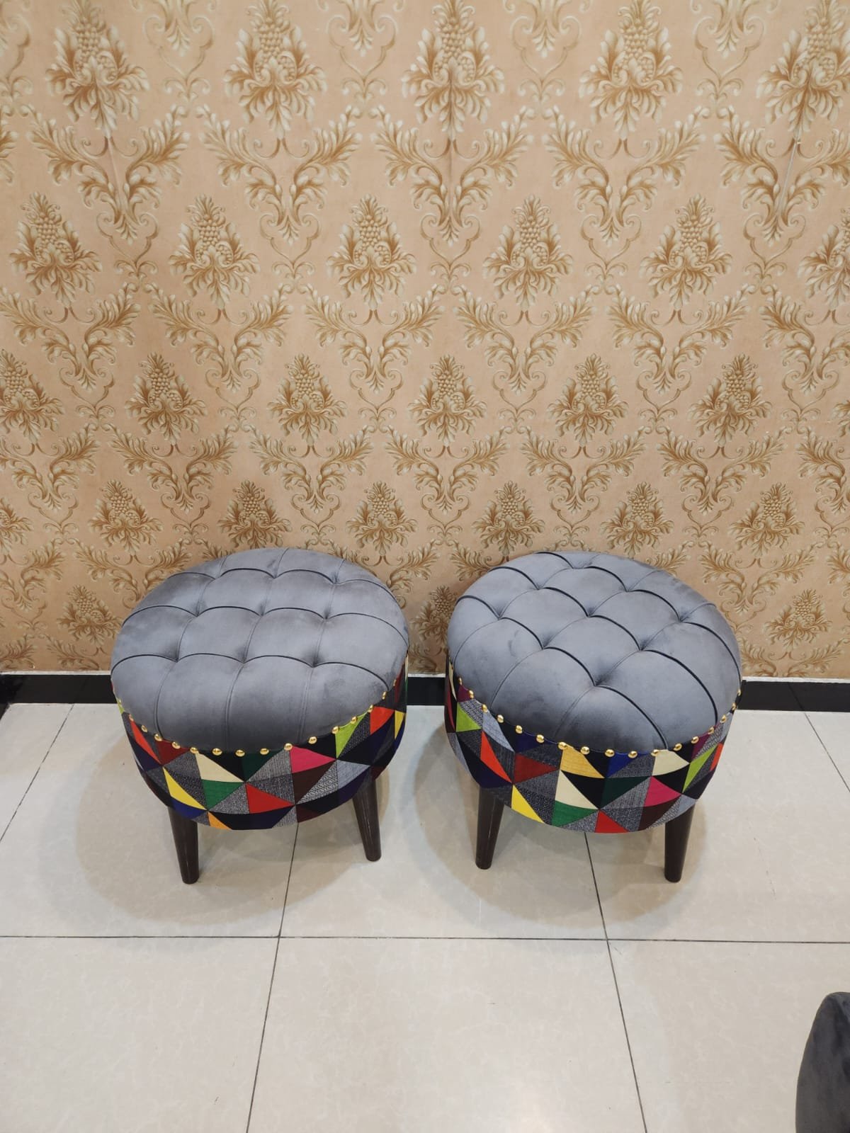 Setty set with 2 Ottoman chairs 𝗗𝗘𝗧𝗔𝗜𝗟𝗦 & 𝗖𝗢𝗡𝗧𝗔