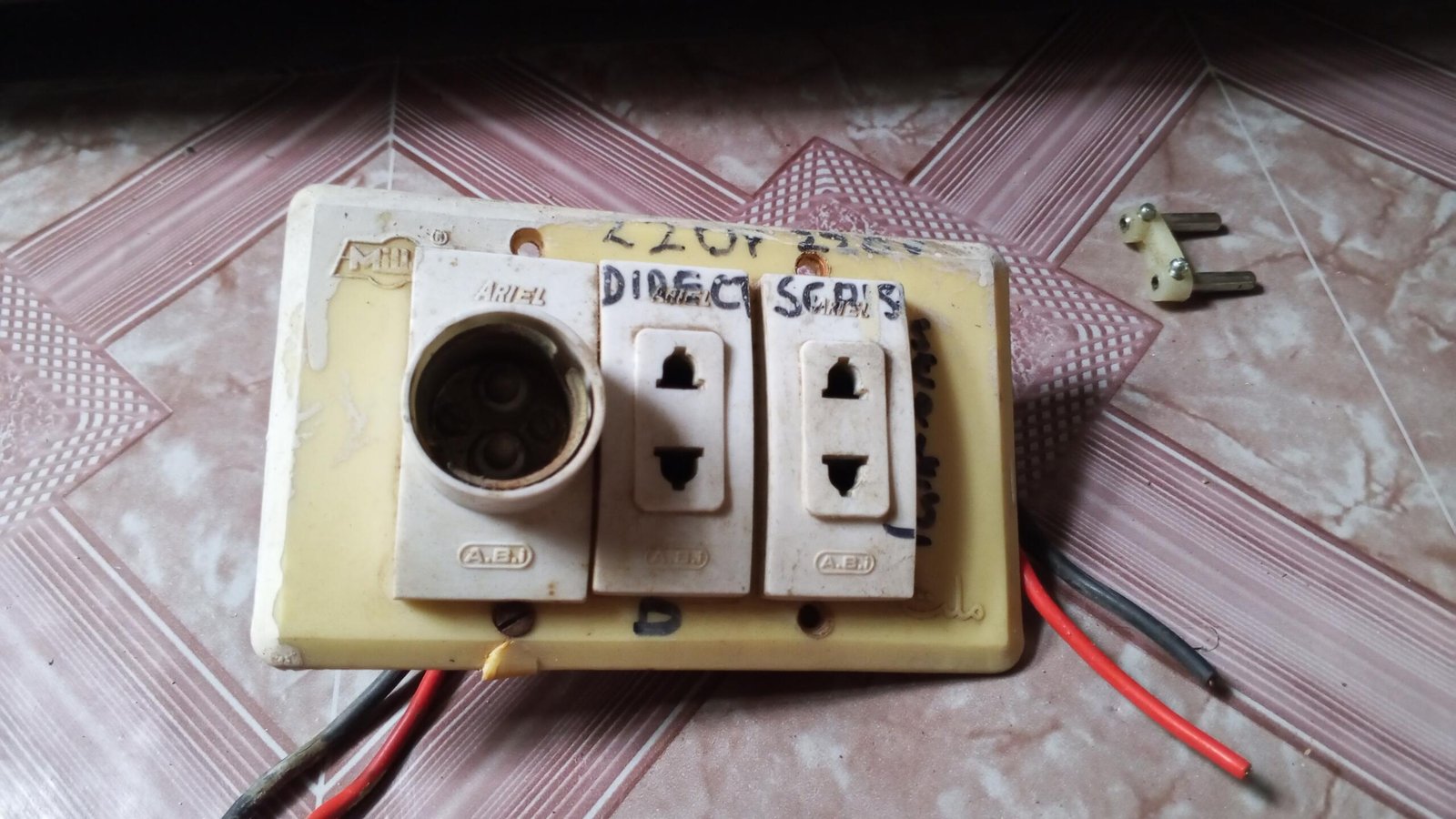 Switch socket with connection serious board 1) more