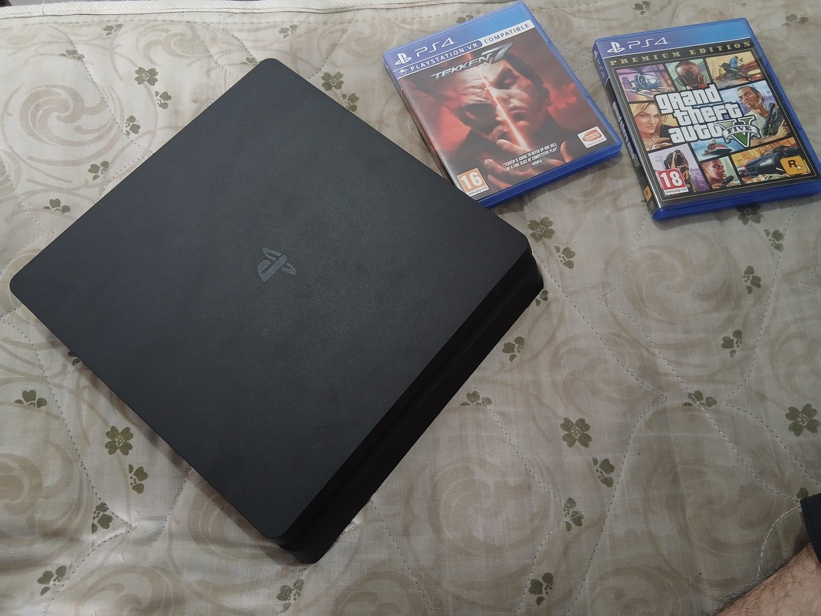 Sony PS4 Console – Brand New Condition | 2 Controllers | GTA