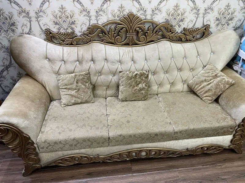 7 seater Full sofa set wooden material